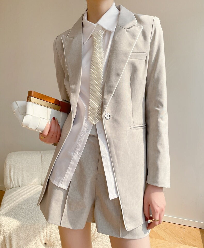 Light Gray Pantsuit, Women Designer Suit Jacket + Shorts + Blouse & Tie Minimalist Style for Smart Casual/ Formal/ Event Party/ Gift