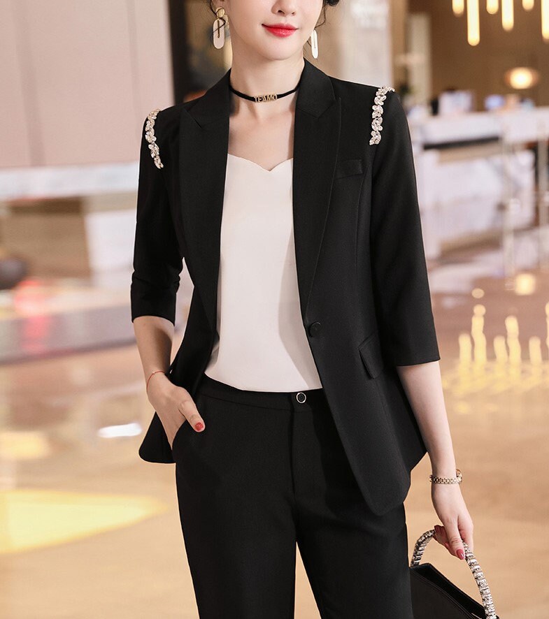 Women White/ Black Pantsuit in Extra Large, Designer Slim Cut Blazer & Pants Set Minimalist Style Beads on Shoulder Formal Wedding Party